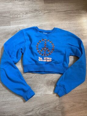 Urban Outfitters Blue Cropped Sweatshirt with Floral Peace Design Small